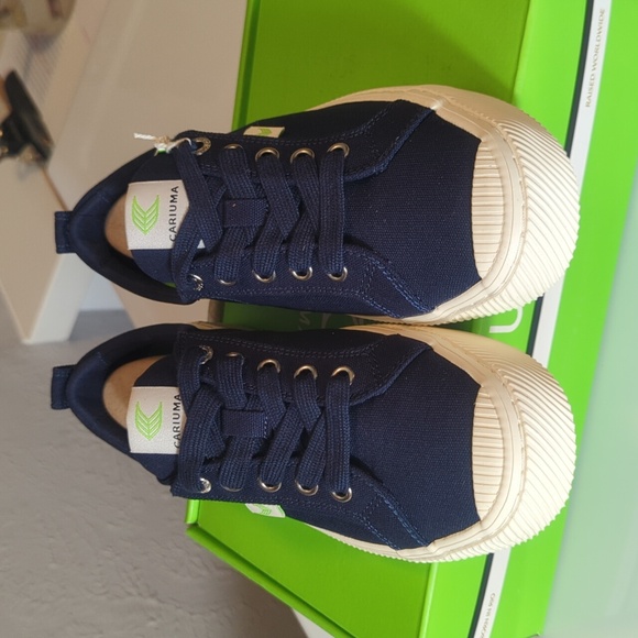 Cariuma (Navy Blue Canvas/White Sole) 7.5W - Picture 2 of 11